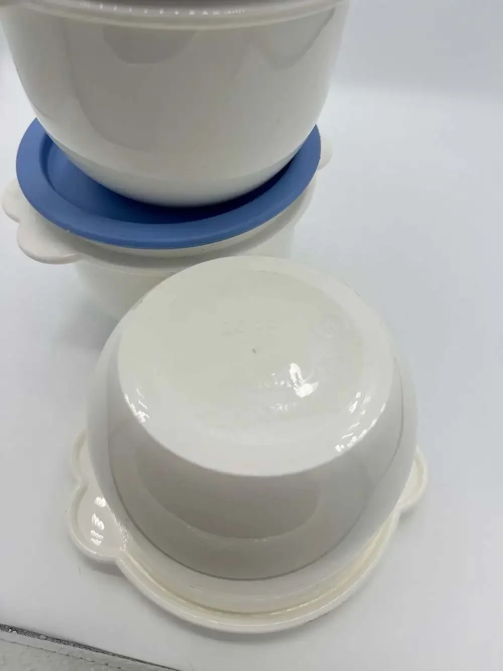 Vintage Tupperware 26 oz / 750ml White Butterfly Bowls with Blue Seals, Set of 3